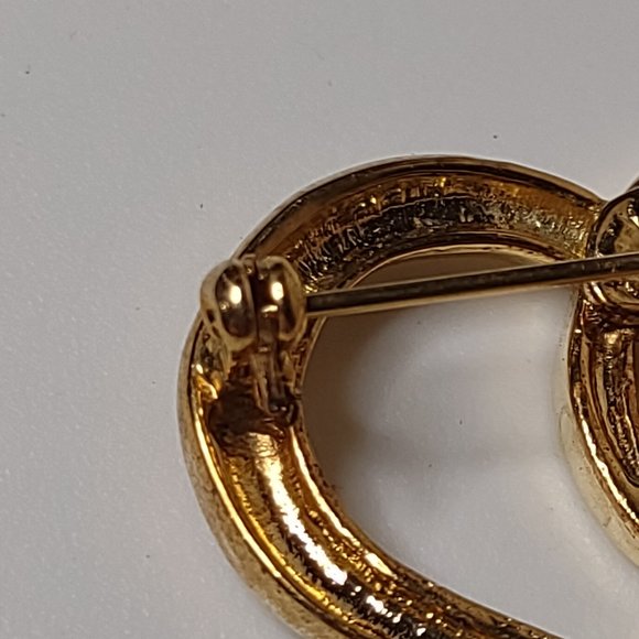 Cute Gold Tone Heart Shaped Brooch - Picture 14 of 16